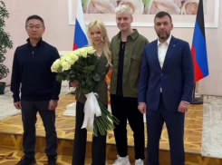 За непатриотичный выбор свадебных нарядов в ЗАГСе Донецка критикуют SHAMANA и Мизулину в сети