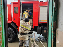 МЧС ДНР эвакуировали из подтопленных домов азовского побережья 53 человека