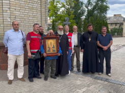 Военный священник Святослав Чурканов и протодиакон Михаил Михайлов посетили монастырь в ДНР