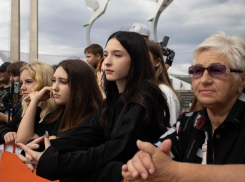 Песни, танцы и конкурсы: в Мариуполе отметили День молодежи