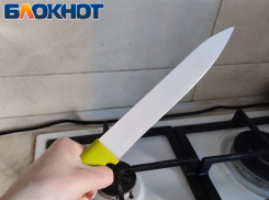 В Донецке внук напал на своего деда с ножом и потребовал 4 тысячи рублей