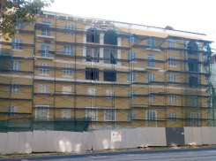 Сначала восстановили, теперь хотят снести: жители мариупольского дома на Артёма, 59 бьют тревогу