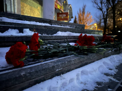 Губернаторы и главы 54 регионов РФ выразили соболезнования Донецку в связи с гибелью 27 человек при обстреле укронацистами рынка