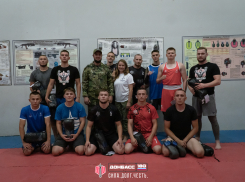 Чемпион мира и чемпион ДНР по боевому самбо провели в Донецке открытую тренировку по ММА