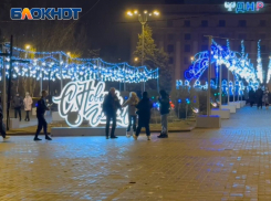 «Настоящее ощущение праздника»: жители Донецка не прячутся от обстрелов в первый день 2025 года 