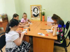 В память о Пушкине дети ДНР создали закладки для книг с изображениями любимых сказочных героев