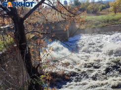 Власти молчат: сброс воды из Тепличного пруда в Донецке вызывает вопросы