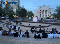 В Донецке под открытым небом состоялся показ документального фильма «Позывной «Донецк»: История одного аэропорта»