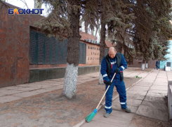 Сотрудники Енакиевского металлургического завода вышли на субботник