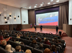 Фильм о молодежи Донбасса показывают на больших экранах регионов России