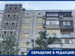 Дом стоит без окон: жители многоэтажки в Донецке с ужасом думают о зиме