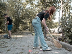 Активисты Народной Дружины провели уборку на территории центра уличного баскетбола