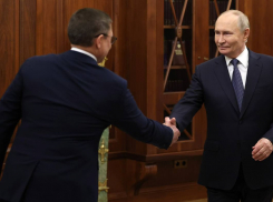 Якушев доложил Путину о работе ЕР по гуманитарной помощи историческим и прифронтовым регионам