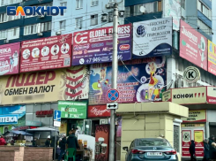 Денис Пушилин возмутился обвешанными баннерами фасадами зданий в городах ДНР