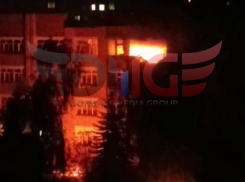 Ребенок оказался под завалами после атаки тяжелого БПЛА, пожар произошел в школе в Горловке