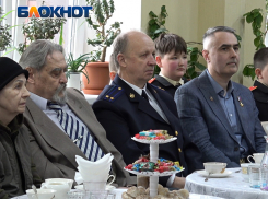 Космонавт Евгений Тарелкин встретился с воспитанниками донецкого кадетского корпуса