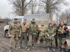 Нашим солдатам привезли долгожданные посылки от родственников и гуманитарную помощь 