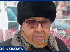 «Воды нет в кране, в бочке, в магазине»: 75-летний дедушка из центра Донецка проходит по 4 остановки в поисках воды