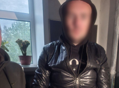 Полицейские поймали двух закладчиков со свертками в Макеевке