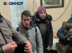 Эксклюзивные кадры эвакуации беженцев из Новотроицкого