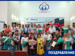 С Днем медицинского работника поздравляет Глава ДНР