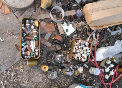 У дончанина, бросившего 2 гранаты соседке во двор, нашли дома склад боеприпасов