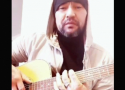 Немецкий музыкант РуссЯ спел песню для участников СВО, невзирая на угрозу репрессий 