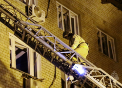 Спасатели эвакуировали 7 человек из дома в Донецке, в который был прилет 