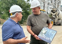 Донецк благодарит Москву за тепло: столичные коммунальщики отремонтировали с начала года 27 котельных и 32 километра теплосетей