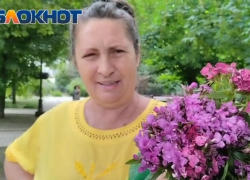 «Военные скидок не просят»: цветы для донецких дам продает жительница Александровки 