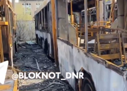 ВСУ сожгли американским дроном 5 городских автобусов в Донецке 