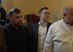 Глава ДНР навестил пострадавших людей после обстрела рынка в Донецке