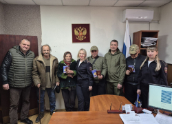 Жителям освобожденной Красногоровки вручили паспорта РФ в Кировском районе Донецка