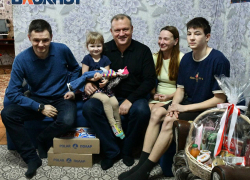 В Донецке поздравили семью ветерана СВО и ополченца Донбасса Александра Черкасова