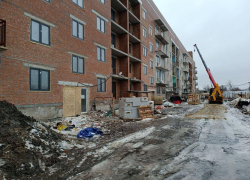 Внутренняя отделка началась в квартирах, восстановленного Югрой, многоэтажного дома в Авдеевке 