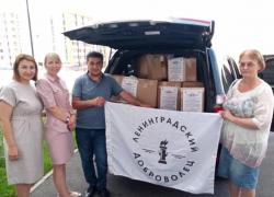 Волонтёры Ленобласти отправят в ДНР канцелярию и ранцы, одежду и продукты питания 