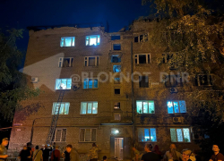 ВСУ снесли стену и крышу многоэтажного дома в Будённовском районе Донецка