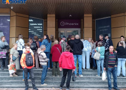 «Веры нет»: очереди не уменьшаются, несмотря на продление верификации СИМ-карт «Феникса» до ноября 