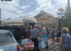 Выйдет баком: если не решить проблему с доставкой воды людям, Донбасс опустеет
