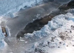 Питьевая вода три года затапливает дворы жителей Амвросиевки в ДНР