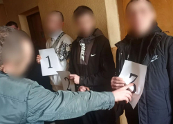 Двое друзей, нарядившись в газовщиков, обчистили пенсионера на 200 тысяч рублей в Горловке