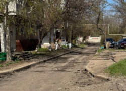  В Пантелеймоновке меняют асфальт во дворах домов