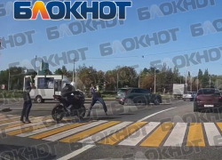 Мотоциклист сбил инспектора ГИБДД в Донецке