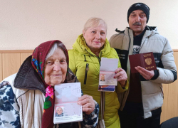 Первые жители освобожденной Авдеевки получили российские паспорта