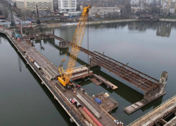 На 95 процентов демонтировали пролетные конструкции на мосту, проходящему через реку Кальмиус в Донецке 