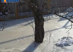 Водоканал и мороз организовали опасный каток жителям улицы Пантелеймоновской в Горловке