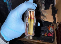 Житель Харцызска спрятал в кладовке 30 упаковок тротила, гранаты и пистолет 