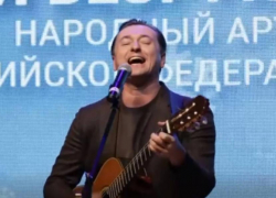 Сергей Безруков и Владислав Маленко выступили в военном госпитале