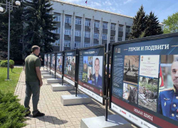 «Герои и подвиги»: в Шахтерске состоялась презентация выставки про участников СВО