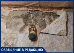 В доме 13 по Ленинскому проспекту в Донецке УК не в состоянии починить крышу